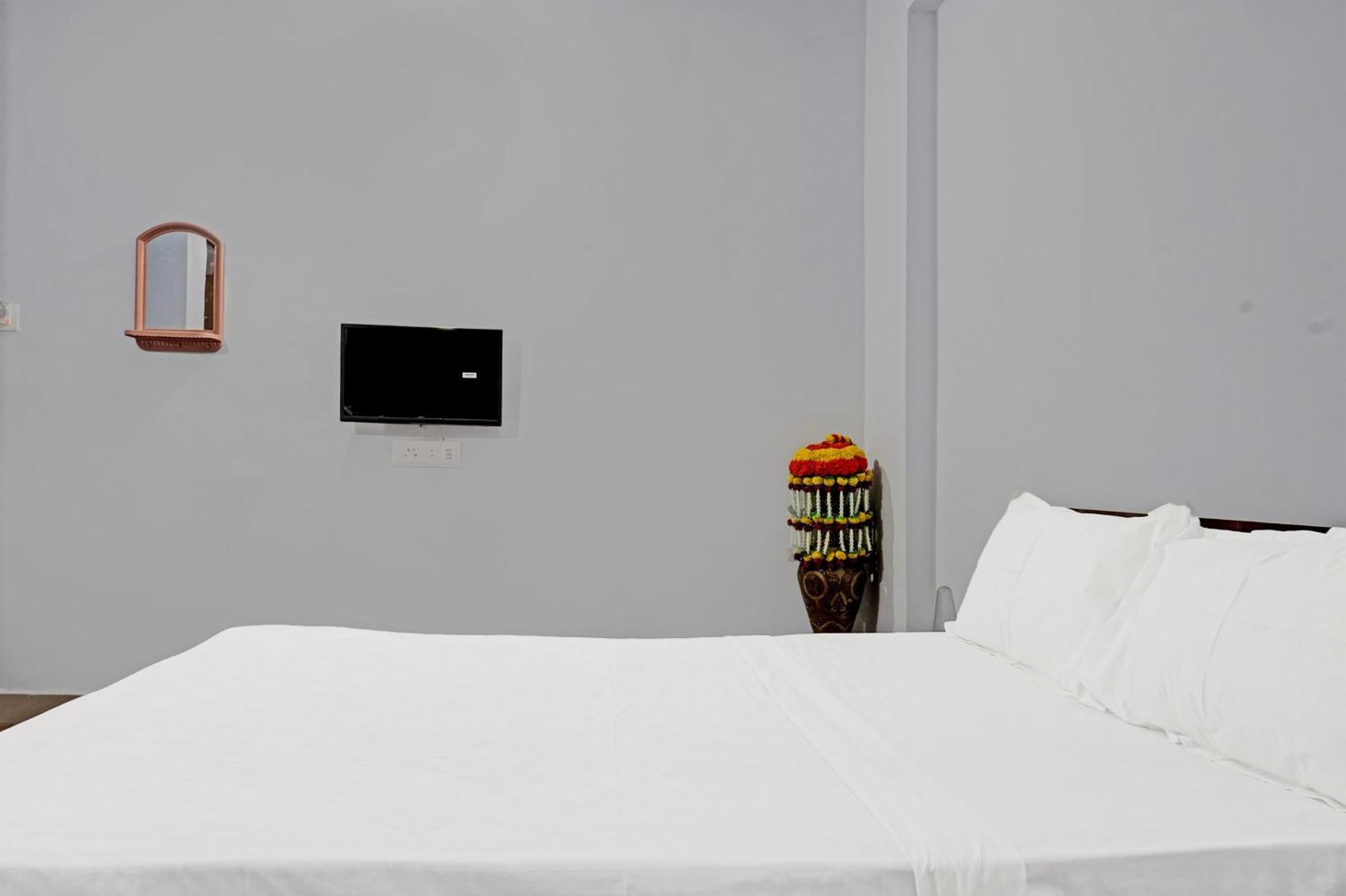 Oyo 820503 Lotus Lodge And Guest House Kharakvasla Εξωτερικό φωτογραφία