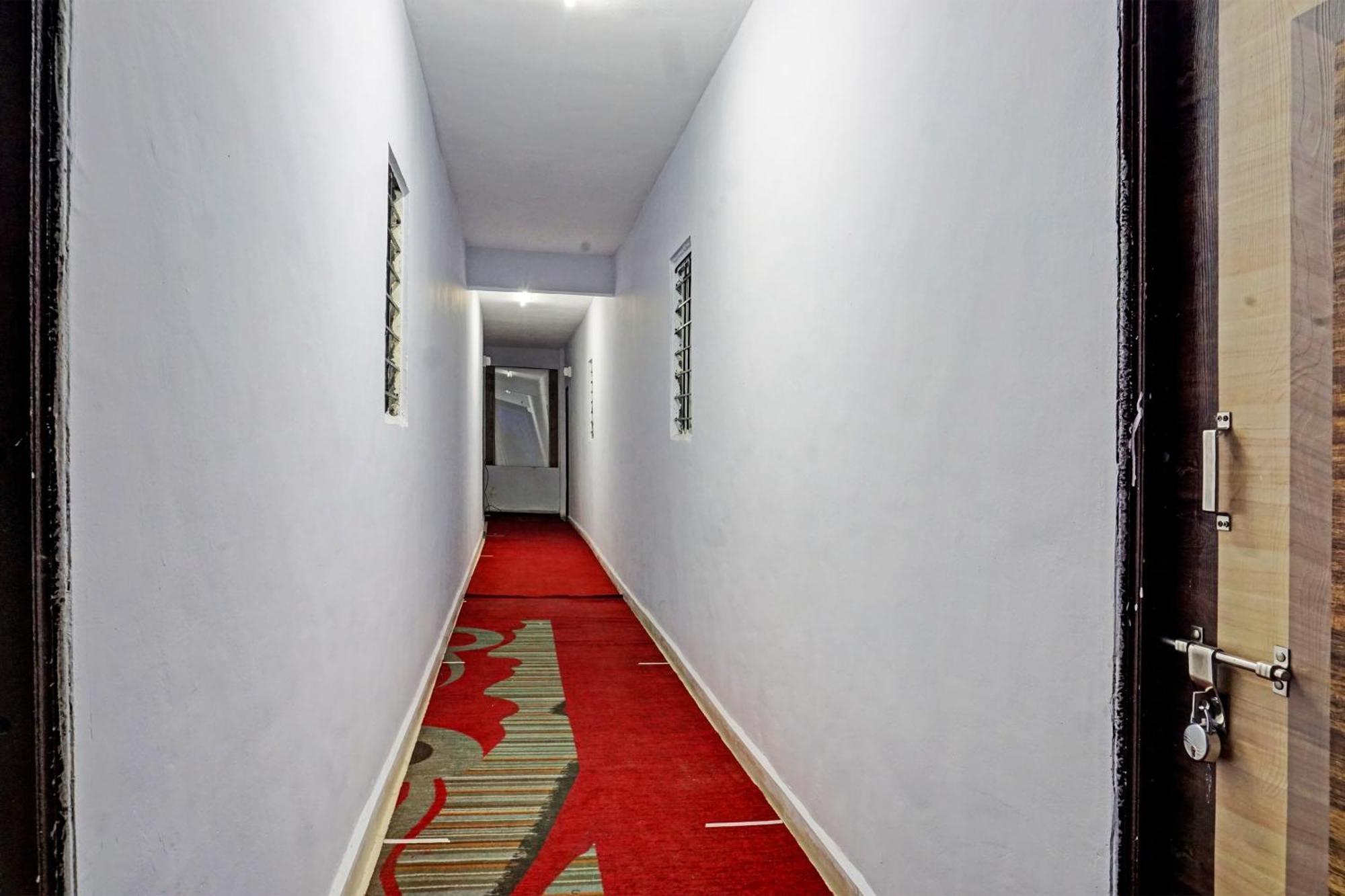 Oyo 820503 Lotus Lodge And Guest House Kharakvasla Εξωτερικό φωτογραφία