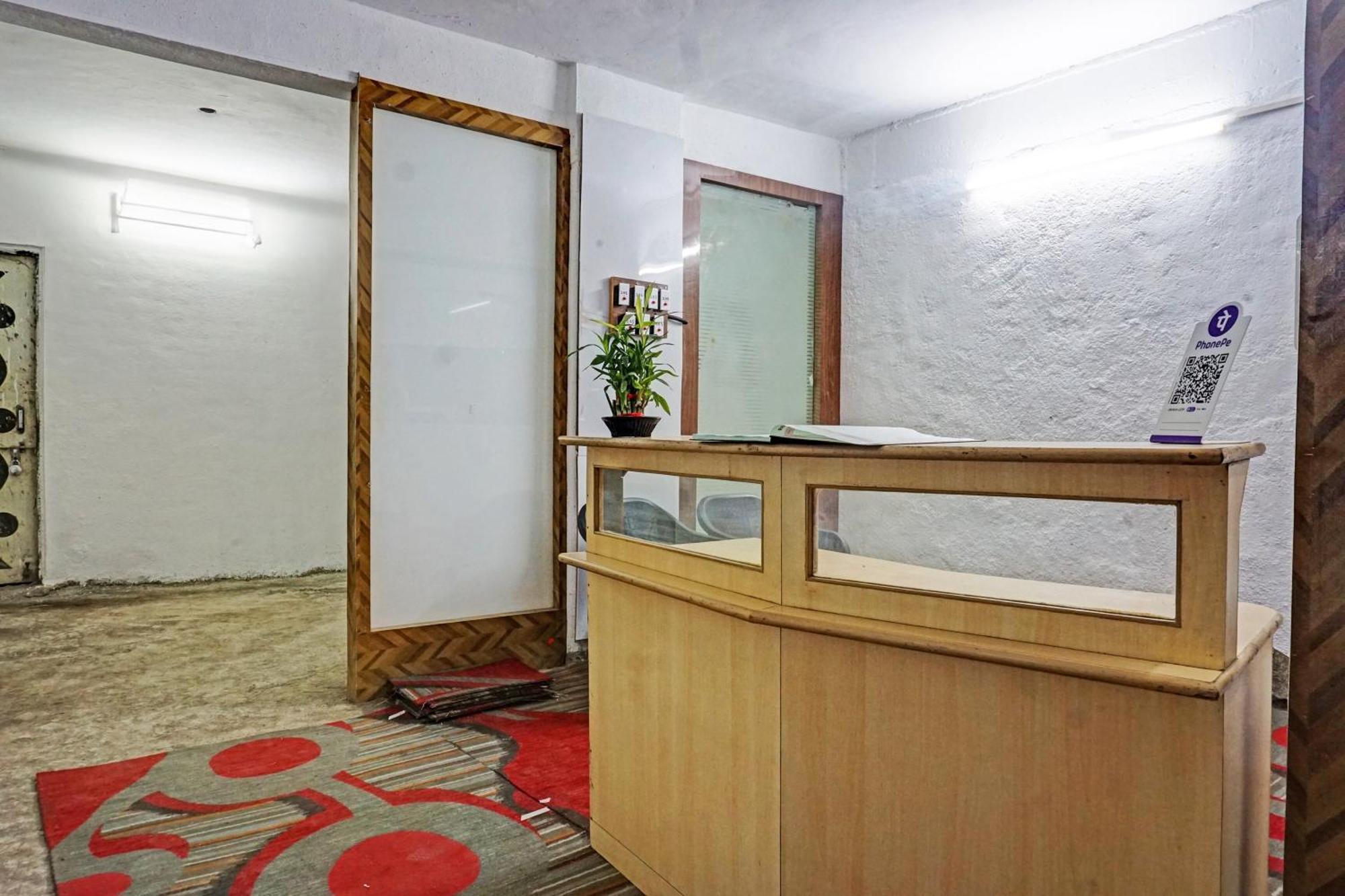 Oyo 820503 Lotus Lodge And Guest House Kharakvasla Εξωτερικό φωτογραφία