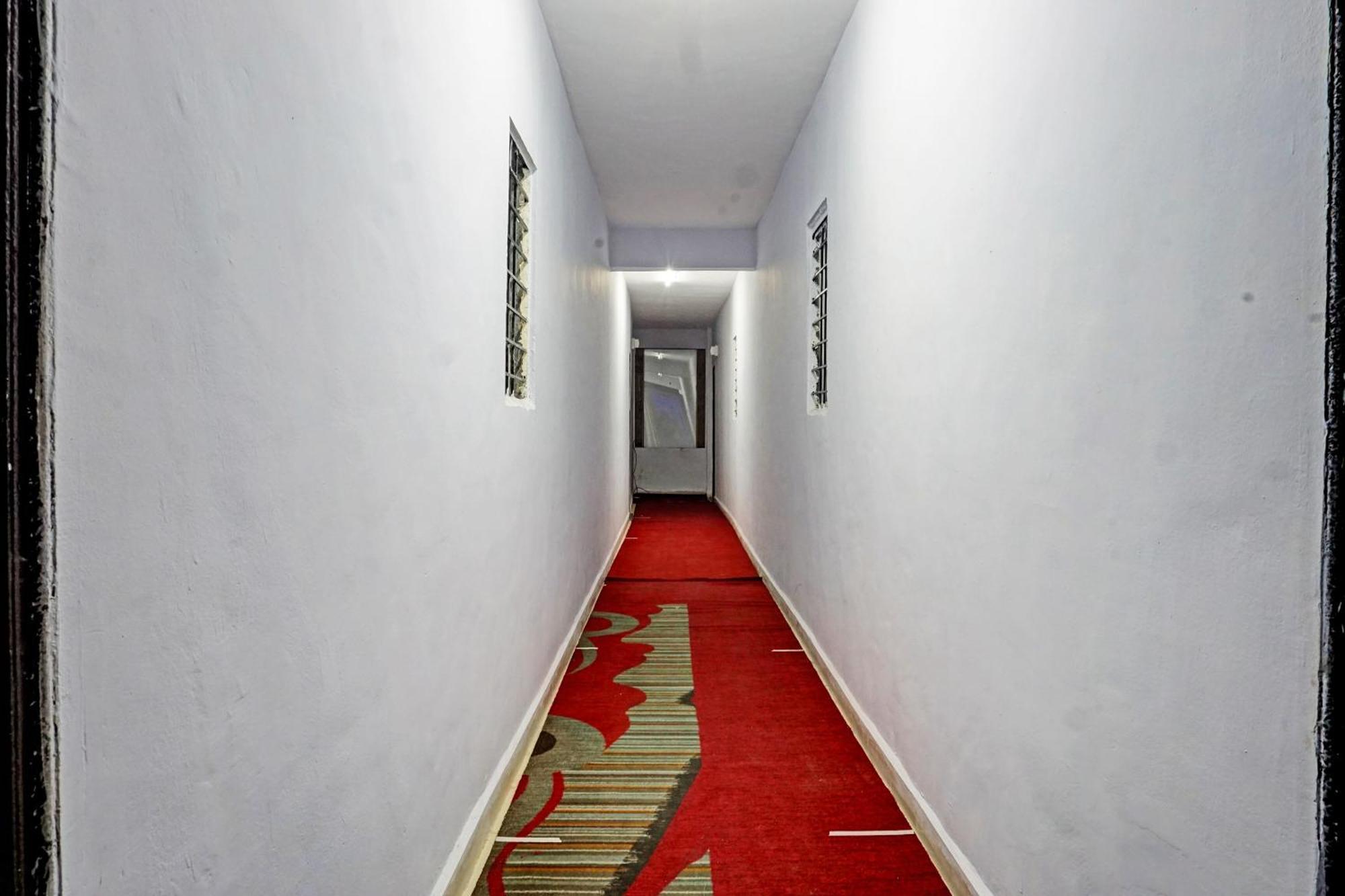 Oyo 820503 Lotus Lodge And Guest House Kharakvasla Εξωτερικό φωτογραφία