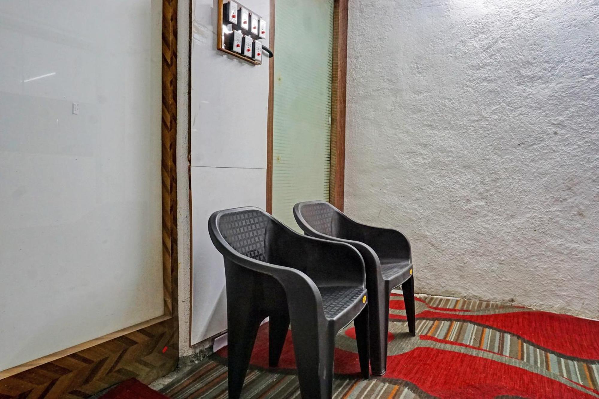 Oyo 820503 Lotus Lodge And Guest House Kharakvasla Εξωτερικό φωτογραφία
